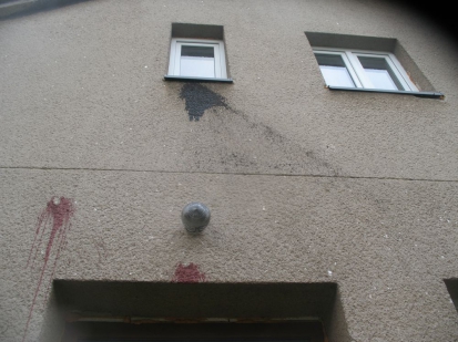 Poškození fasády domu - případy č. 276682.16 a 290776.16